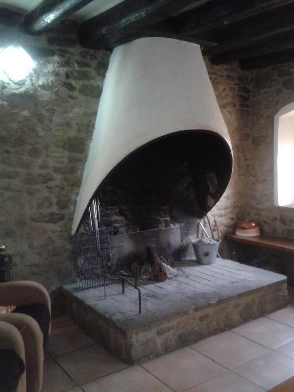 Casa Angrill Hotel Oliana Esterno foto