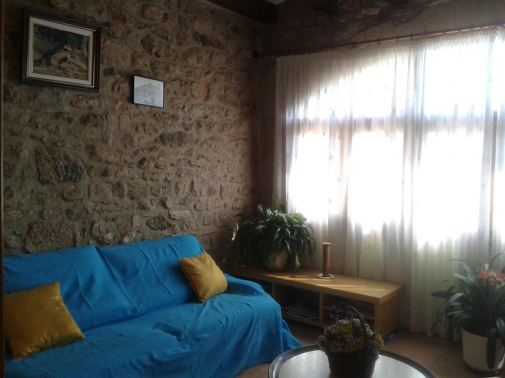 Casa Angrill Hotel Oliana Esterno foto