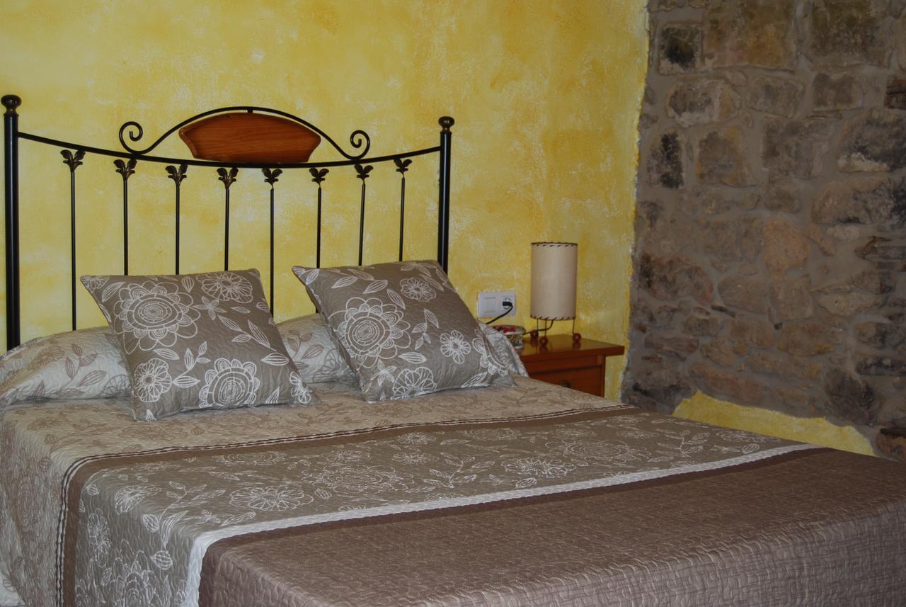 Casa Angrill Hotel Oliana Esterno foto